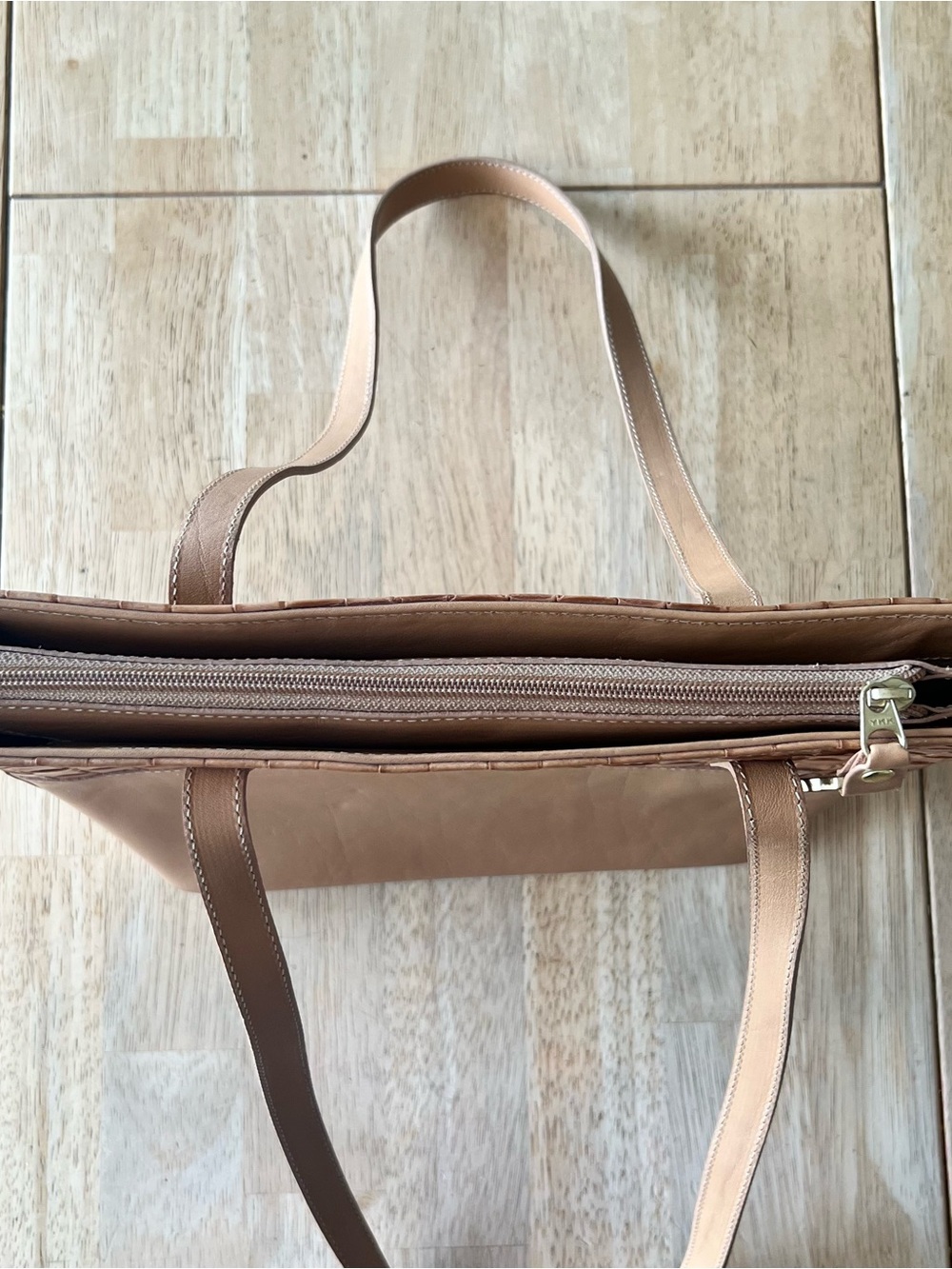 Vintage Brahmin Libby Bag – Camel Basketweave Collection – Style #37867CA - Picture 10 of 14